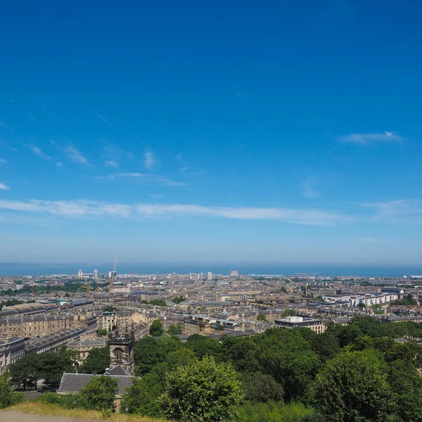 Calton Hill Edinburgh, İngiltere'de görülen şehrin havadan görünümü