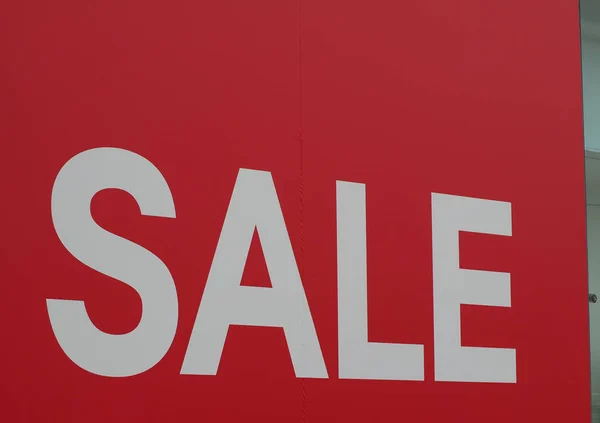 Σημάδι Πώλησης Στο Βιτρίνα Λευκό Κόκκινο — Φωτογραφία Αρχείου