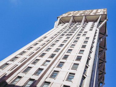 Milan, İtalya - 28 Mart 2015: Torre 1955'te Bbpr tarafından tasarlanmış Velasca İtalyan yeni brutalist mimarisinin şaheseri olduğunu