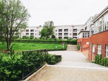 BERLİN, GERMANY - 11 Mayıs 2014: The Hufeisensiedlung (anlamı At nalı konutları) namı diğer Grosssiedlung Britz, Bruno Taut ve Martin Wagner tarafından 1925 yılında tasarlanmış bir erken modernizm başyapıtıdır.