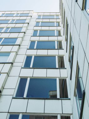 Berlin, Almanya - 25 Nisan 2010: alvar da dahil olmak üzere uluslararası usta mimarlar tarafından tasarlanmış bir site içinde hansaviertel interbau olduğunu aalto walter gropius 1957 yılında oscar niemeyer akılcı mimarisi modern ilkeleri aşağıdaki