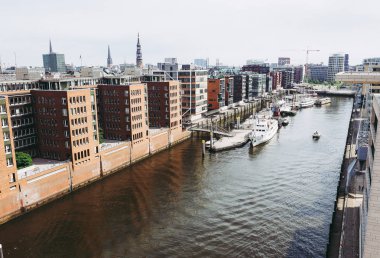 Hamburg, Almanya - Mayıs 2017 yaklaşık: Hava görünümünü Hafencity görülen şehir manzarası
