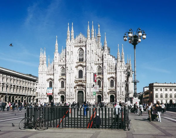 Milan Italy Circa April 2016 Tourists Piazza Duomo Meaning Cathedral — Stock Photo, Image