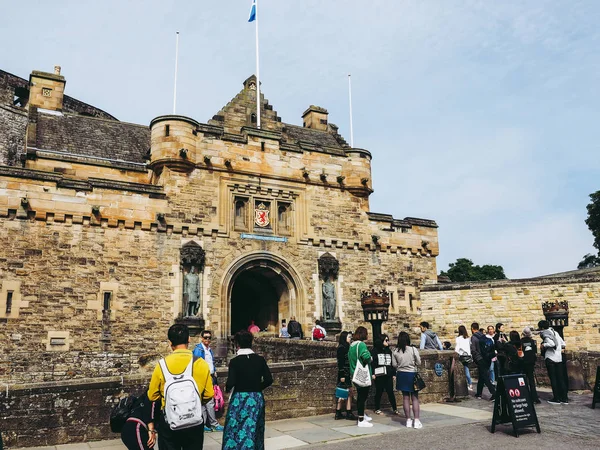 Edinburgh Ngiltere Haziran 2018 Yaklaşık Edinburgh Castle Gelen Turist — Stok fotoğraf
