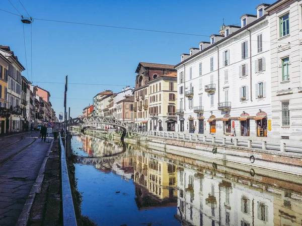 Milão Itália Março 2015 Turistas Navegável Canal Naviglio Grande Milão — Fotografia de Stock