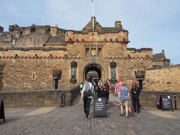 Edinburgh Juni 2018 Touristen Besuchen Edinburgh Castle — Stockfoto