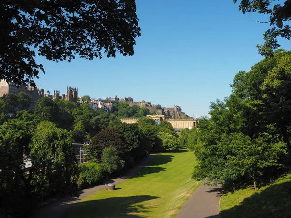 Edinburgh Circa June 2018 Castle Seen Mound Artificial Hill Connecting — Stock Photo, Image