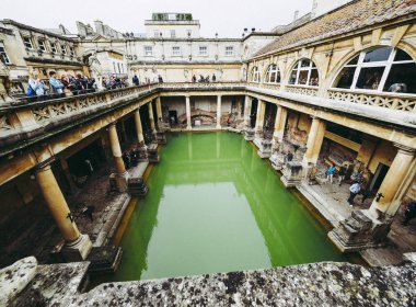 Bath, İngiltere - Eylül 2016 yaklaşık: Roman Baths antik spa