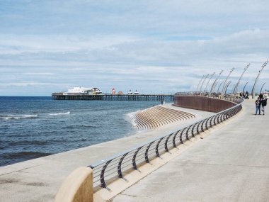 Blackpool, İngiltere - Haziran 2016 yaklaşık: Blackpool Pleasure Beach resort eğlence parkı Fylde kenarı Lancashire'deki/daki oteller