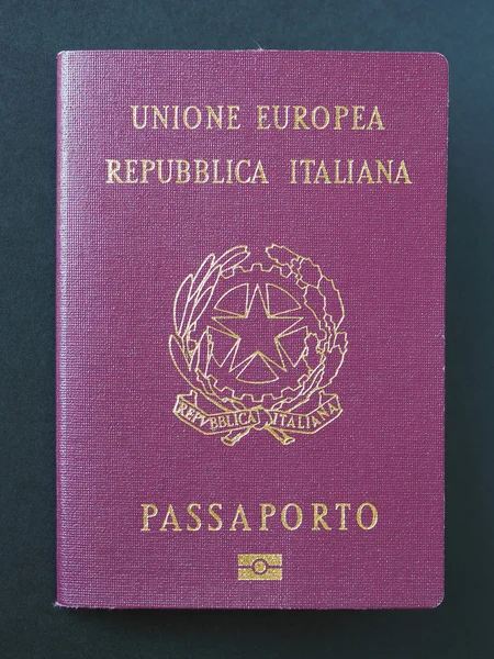 Milão Itália Circa Julho 2018 Documento Identidade Passaporte Italiano Com — Fotografia de Stock
