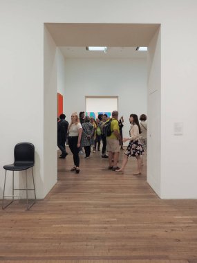 Yaklaşık Haziran 2018 - Londra, İngiltere: Tate Modern Sanat Galerisi South Bank güç istasyonu ziyaretçi