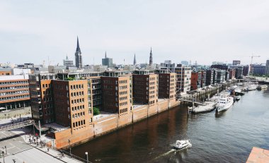 Hamburg, Almanya - Mayıs 2017 yaklaşık: Hava görünümünü Hafencity görülen şehir manzarası