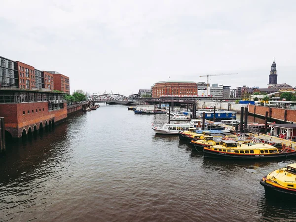 Hamburg Almanya Mayıs 2017 Yaklaşık Hafencity Çeyrek Elbe Nehri Üzerindeki — Stok fotoğraf