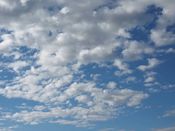 Blå Himmel Med Moln Användbara Som Bakgrund — Stockfoto