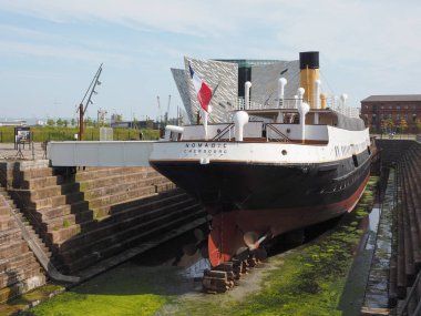 Belfast, İngiltere - Haziran 2018 yaklaşık: Ss göçebe ihale gemi White Star Line Titanic Quarter