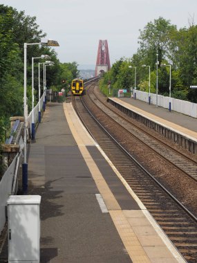 Edinburgh, İngiltere - Haziran 2018 yaklaşık: Forth Köprüsü, Firth of Forth prensibine göre tren köprüden 1882 yılında inşa