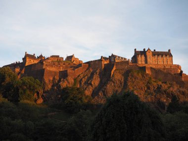 Edinburgh castle Castle Rock'da gün batımında