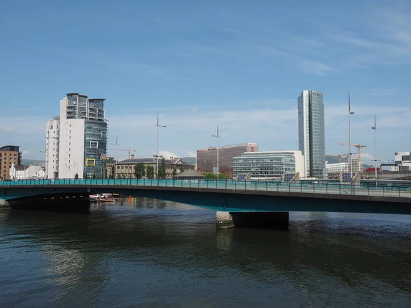 Belfast, İngiltere - Haziran 2018 yaklaşık: Panoramik nehir Lagan