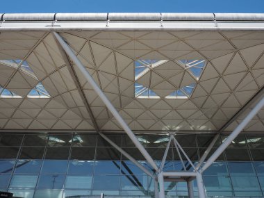 Stansted, İngiltere - Haziran 2018 yaklaşık: Londra Stansted Havaalanı Tasarım Mimar Lord Norman Foster tarafından