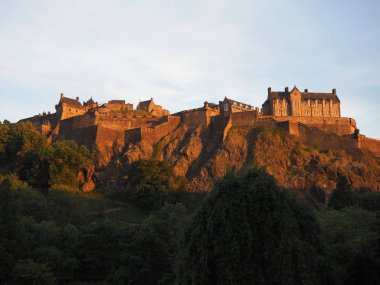 Edinburgh castle Castle Rock'da gün batımında