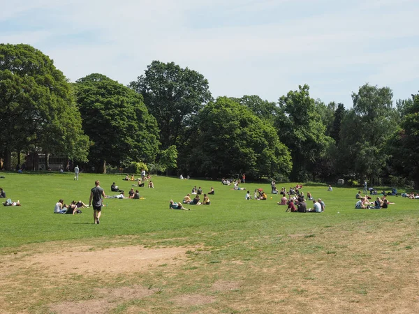 Belfast Circa June 2018 People Sunbathing Botanic Gardens — Stock Photo, Image