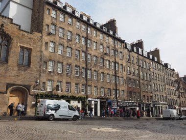 Edinburgh, İngiltere - Haziran 2018 yaklaşık: Royal Mile insanlar