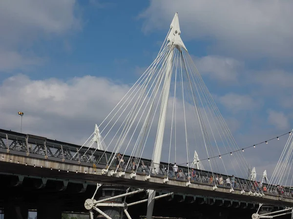 London Circa June 2018 People Jubilee Bridge River Thames Linking — Stock Photo, Image