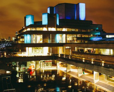 Kraliyet Ulusal Tiyatro Londra'daki ikonik 60'lı gece görüş yeni brutalist Mimarlık