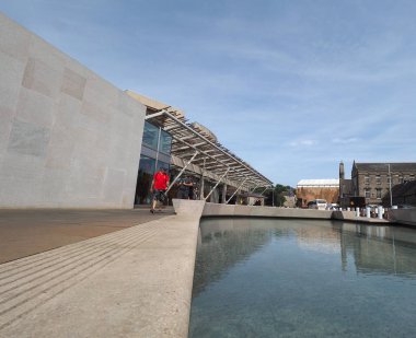 Edinburgh, İngiltere - Haziran 2018 yaklaşık: İskoç Parlamentosu (aka Parlamaid na h-Alba Gal Dili)