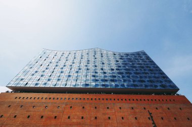 Hamburg, Almanya - Mayıs 2017 yaklaşık: Herzog ve De Meuron tarafından tasarlanan Elbphilharmonie konser salonu