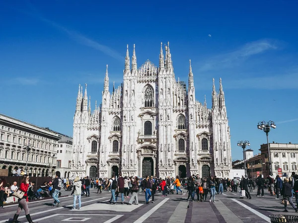 Milan Italy March 2015 Wisatawan Alun Alun Piazza Duomo Depan — Stok Foto