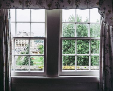 Bath, İngiltere - Eylül 2016 yaklaşık: Banyo görünümü eski şehir merkezi--dan a pencere