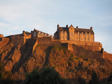 Edinburgh castle Castle Rock'da gün batımında