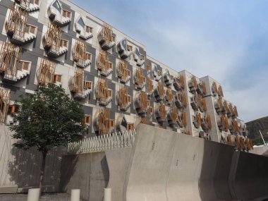 Edinburgh, İngiltere - Haziran 2018 yaklaşık: İskoç Parlamentosu (aka Parlamaid na h-Alba Gal Dili)