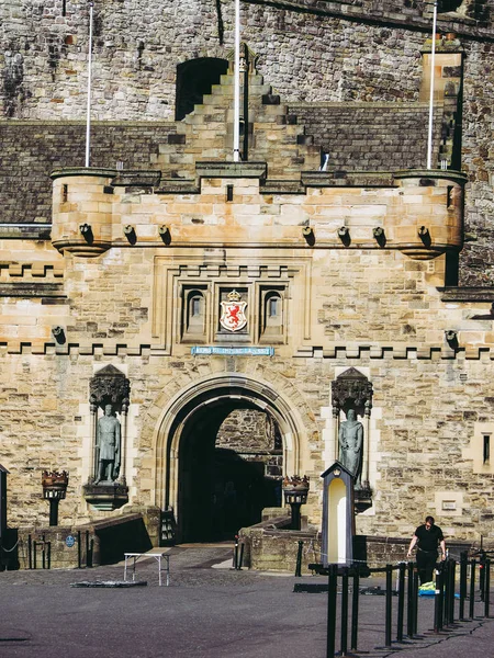 Edinburgh Reino Unido Circa Junio 2018 Turistas Visitando Castillo Edimburgo — Foto de Stock