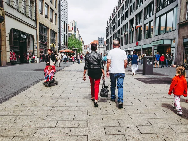 Leipzig Germania Giugno 2014 Turisti Visitano Centro Della Città Estate — Foto Stock