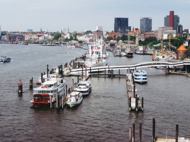 Hamburg, Almanya - Mayıs 2017 yaklaşık: Hava görünümünü Hafencity görülen şehir manzarası