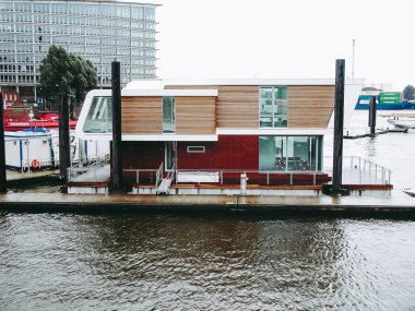 Hamburg, Almanya - yaklaşık Ağustos 2006: Hafencity çeyrek Elbe Nehri üzerindeki Hamburg Mitte bölgesi içinde Grasbrook üzerinde eski liman bölgesinde ada
