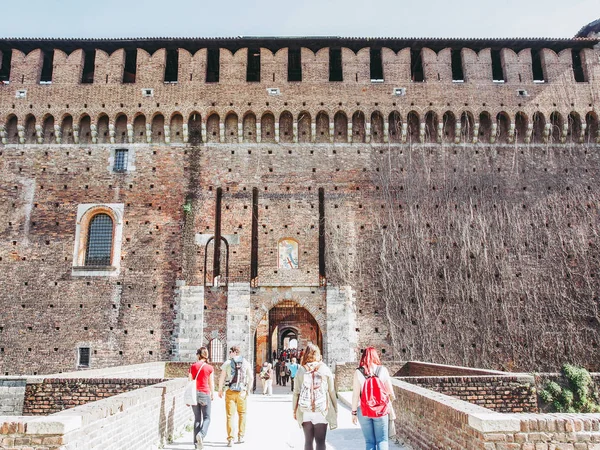 Milán Italia Abril 2014 Personas Que Visitan Castillo Sforza Conocido —  Fotos de Stock