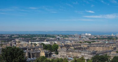 Edinburgh, İngiltere - Haziran 2018 yaklaşık: Calton Hill gördün şehrin havadan görünümü