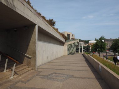 Edinburgh, İngiltere - Haziran 2018 yaklaşık: İskoç Parlamentosu (aka Parlamaid na h-Alba Gal Dili)