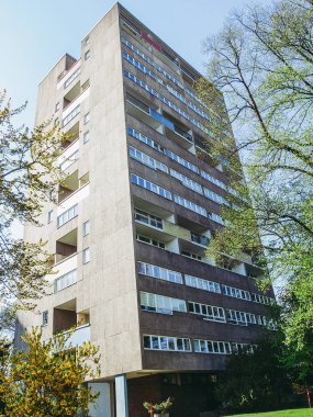 Berlin, Almanya - 25 Nisan 2010: alvar da dahil olmak üzere uluslararası usta mimarlar tarafından tasarlanmış bir site içinde hansaviertel interbau olduğunu aalto walter gropius 1957 yılında oscar niemeyer akılcı mimarisi modern ilkeleri aşağıdaki
