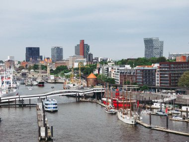 Hamburg, Almanya - Mayıs 2017 yaklaşık: Hava görünümünü Hafencity görülen şehir manzarası
