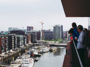 Hamburg, Almanya - Mayıs 2017 yaklaşık: Hava görünümünü Hafencity görülen şehir manzarası