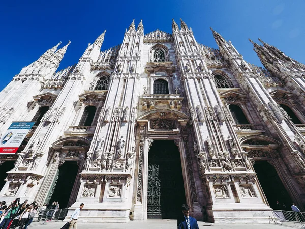 Milan Talya Nisan 2016 Yaklaşık Turist Piazza Duomo Katedral Meydanı — Stok fotoğraf