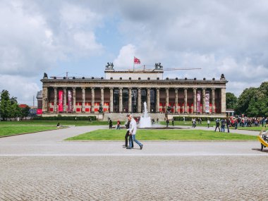 Berlin, Almanya - ö. 10 Nisan 2014: eski eserler altes museum museumsinsel berlin Almanya gelen turist