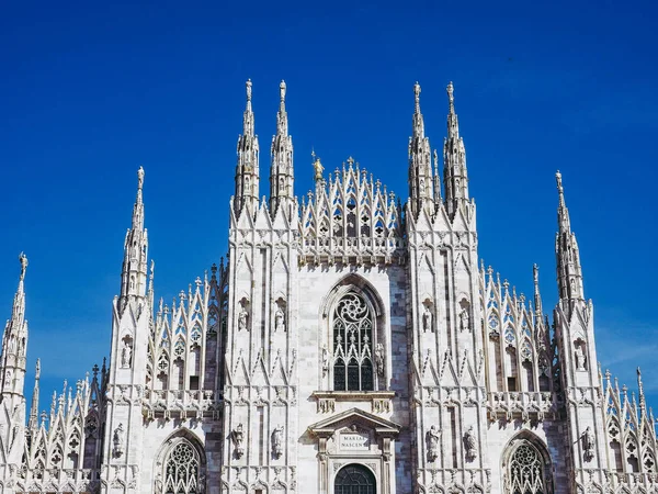 Milão Itália Março 2015 Turistas Praça Duomo Piazza Frente Catedral — Fotografia de Stock