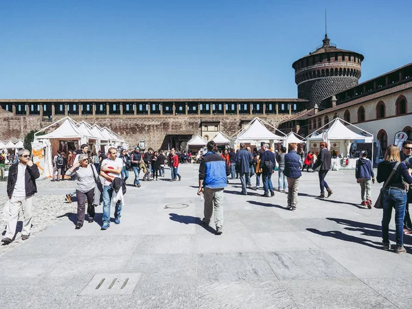 Milan Italy March 2015 People Visiting Sforza Castle Aka Castello — Stock Photo, Image