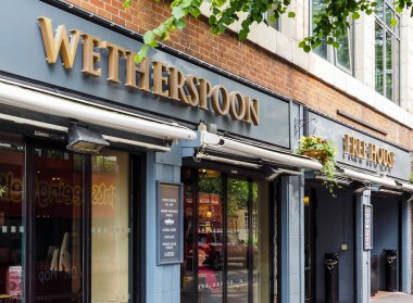 Belfast, İngiltere - Haziran 2018 yaklaşık: Wetherspoon halk evi