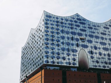 Hamburg, Almanya - Mayıs 2017 yaklaşık: Herzog ve De Meuron tarafından tasarlanan Elbphilharmonie konser salonu